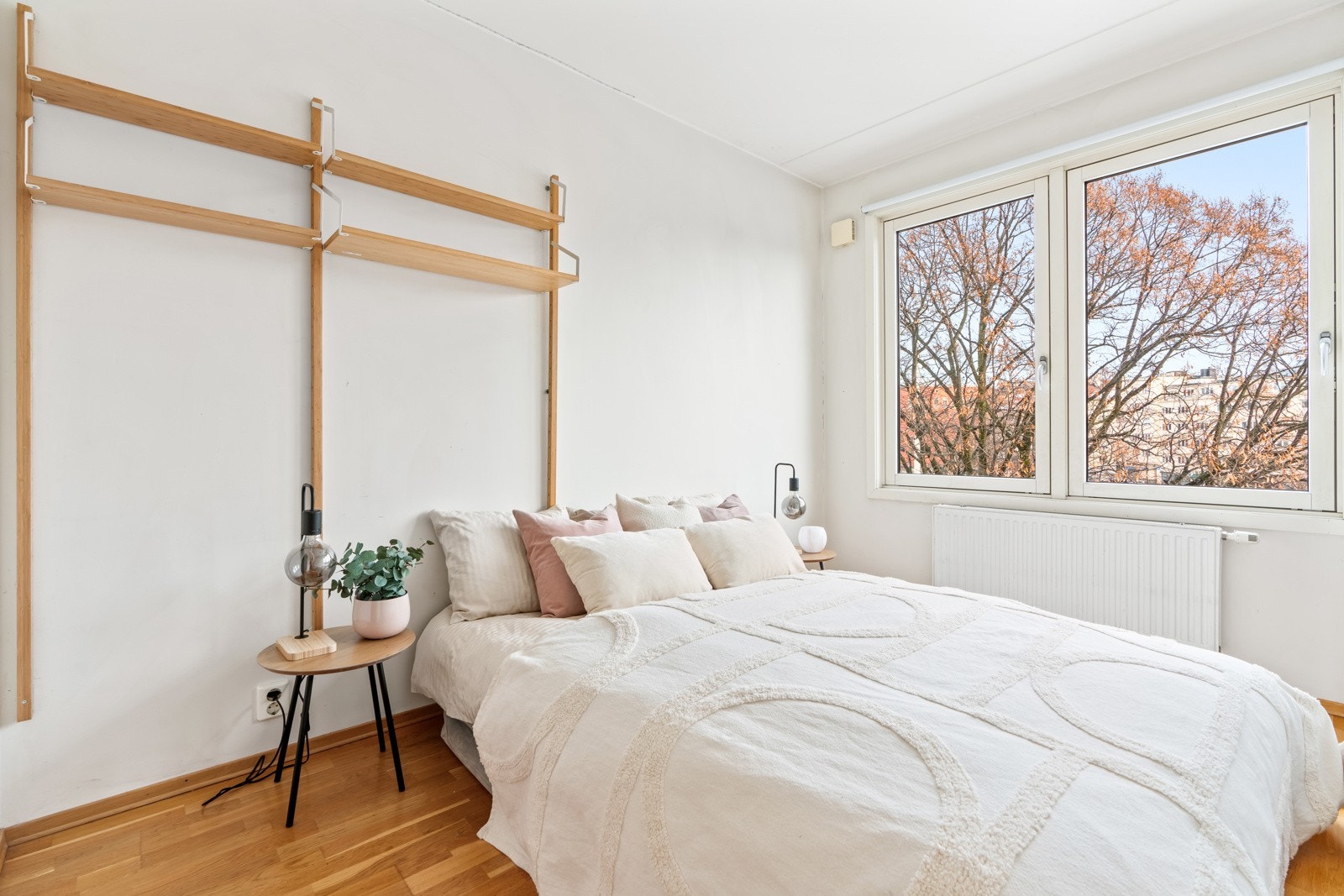 Soverom med walk-in garderobe Galleribilde