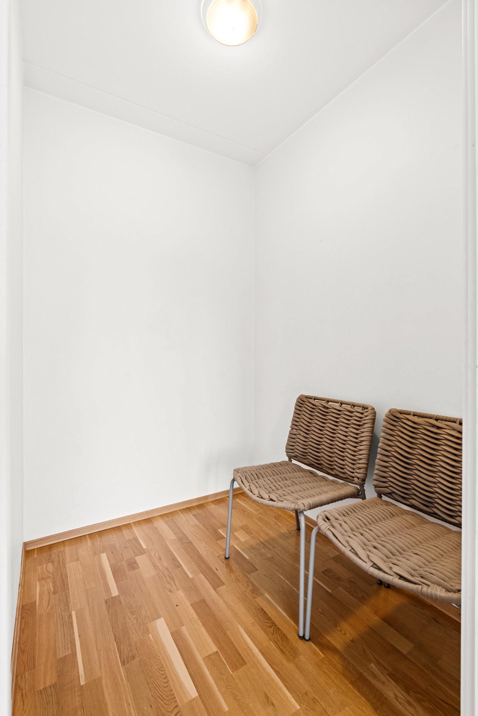 Walk-in garderobe på soverommet Galleribilde
