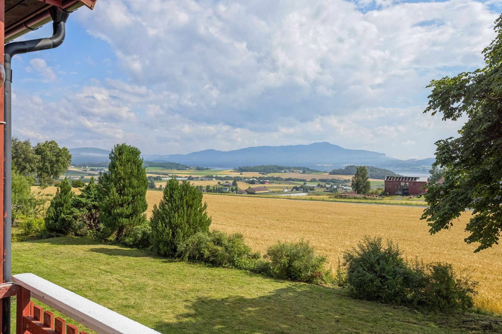 Flott utsikt fra terrassen! Galleribilde