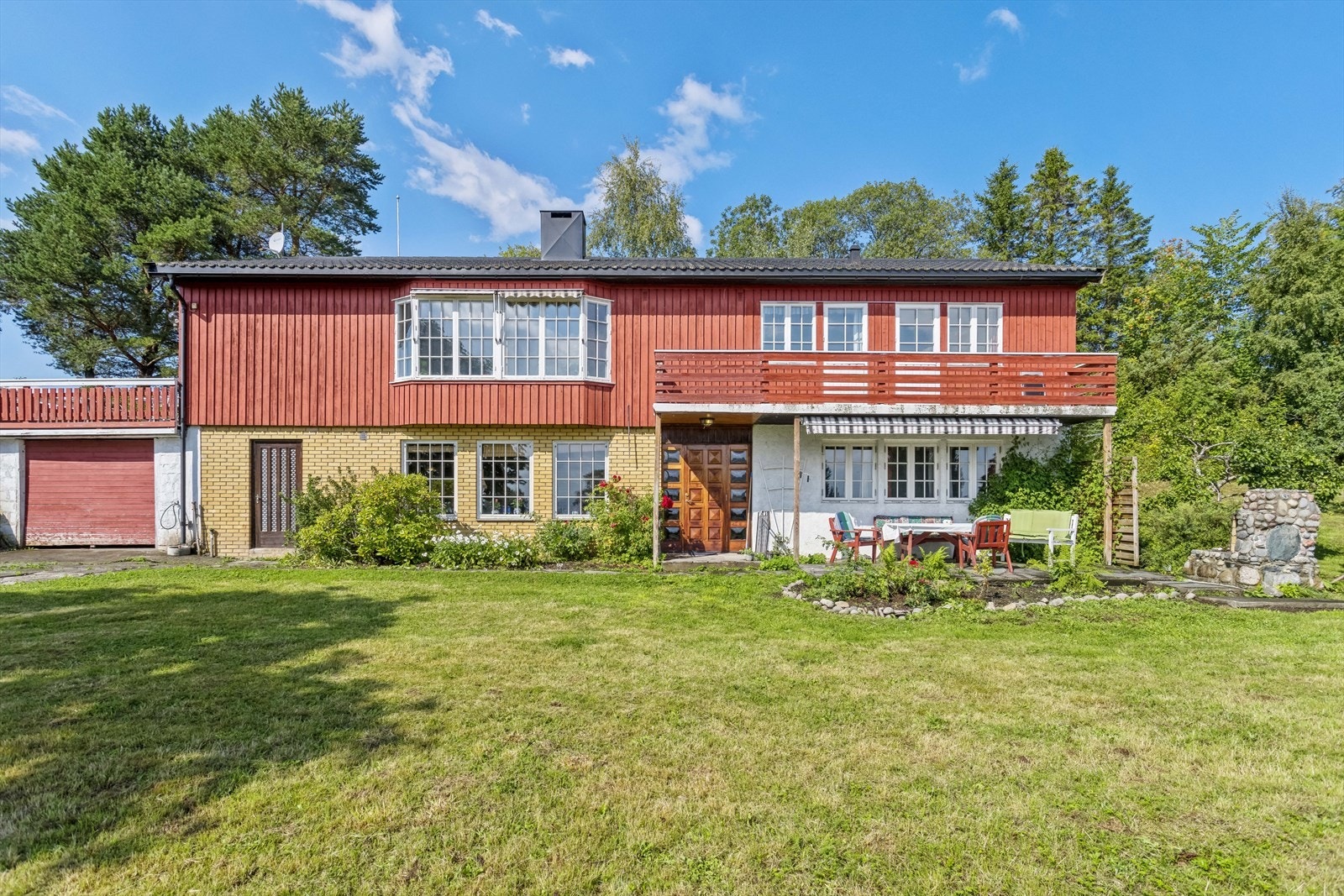 Om du er på jakt etter en unik eiendom med frodig hage, sol og utsikt er dette noe for deg! Galleribilde