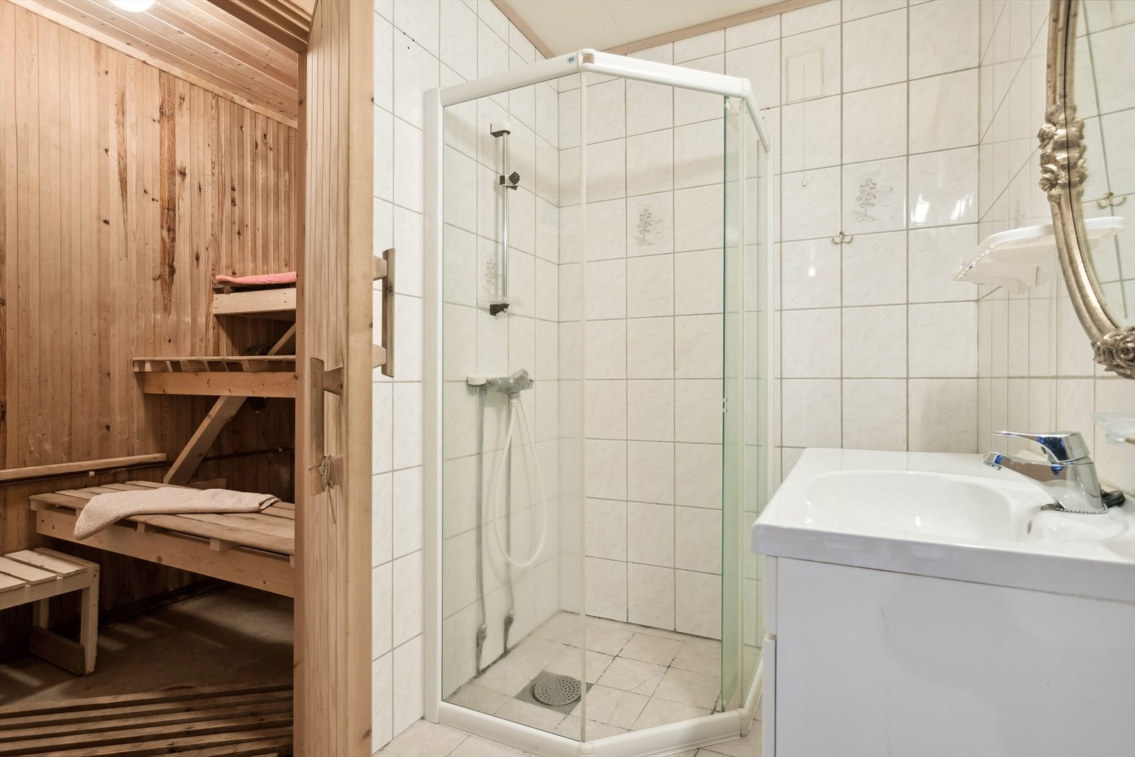 Baderom i sokkeletasjen tilknyttet badstu. Galleribilde