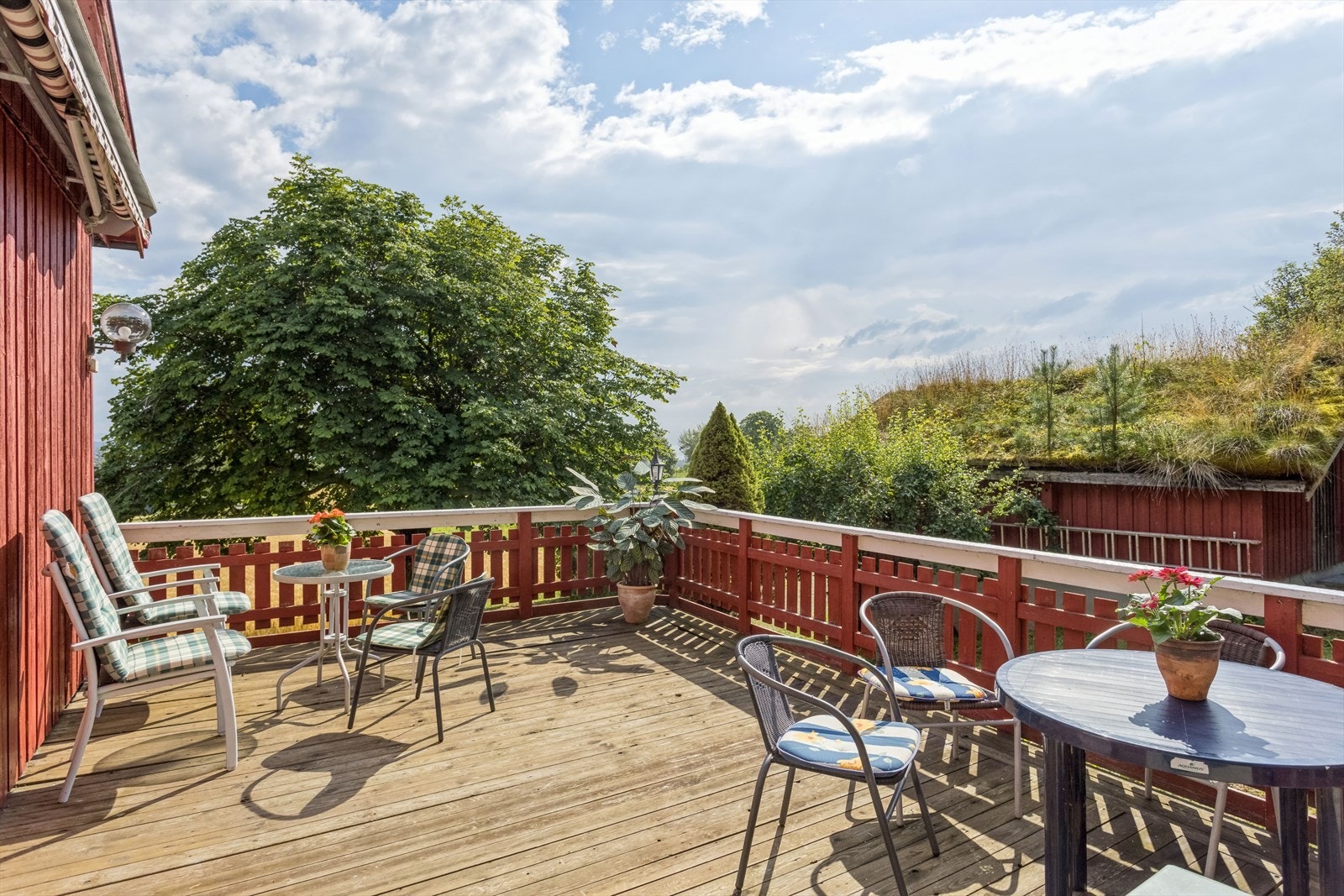 Vestvendt terrasse på ca. 22 m² - gode solforhold! Galleribilde