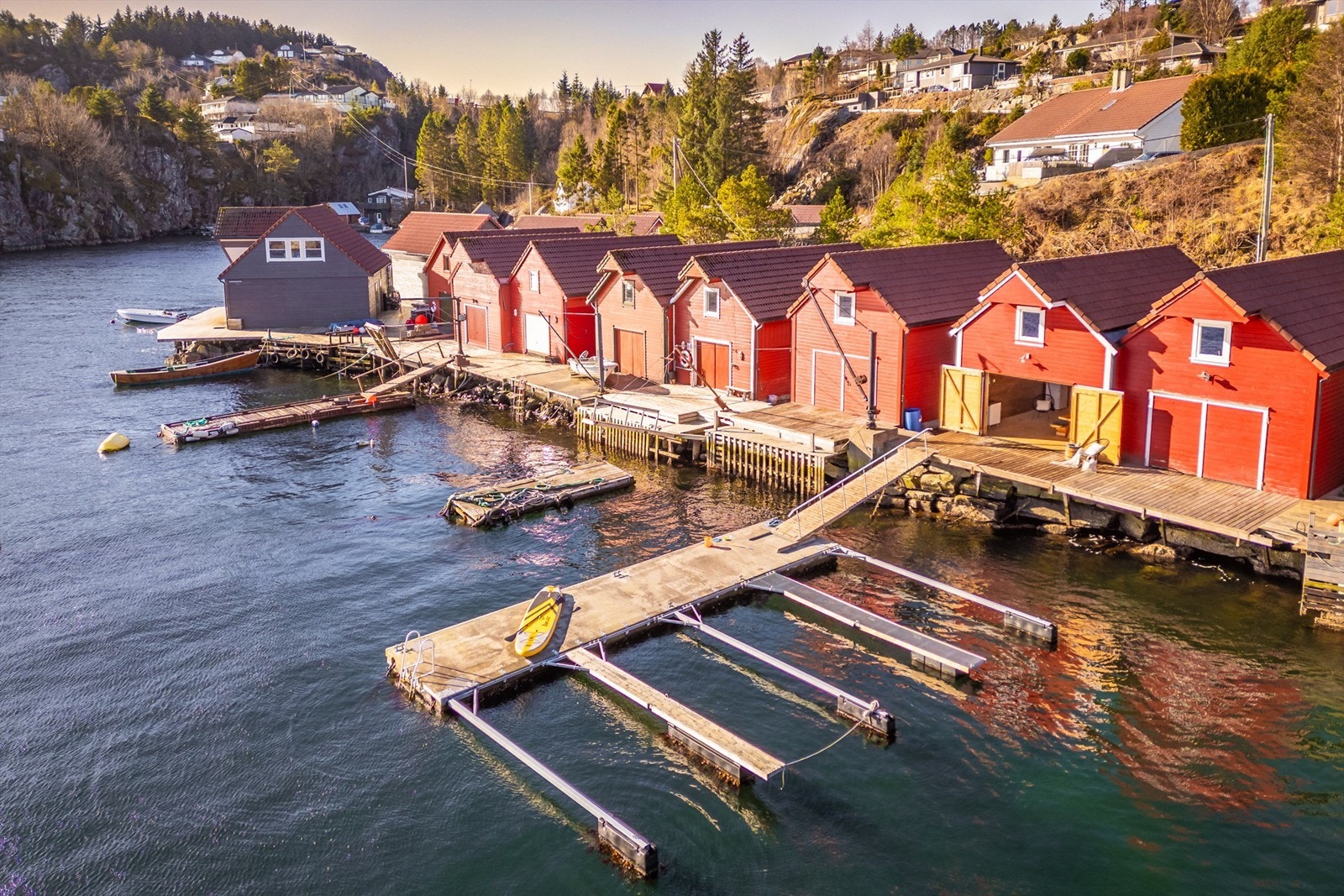 Det følger to båtplasser med naustet Galleribilde