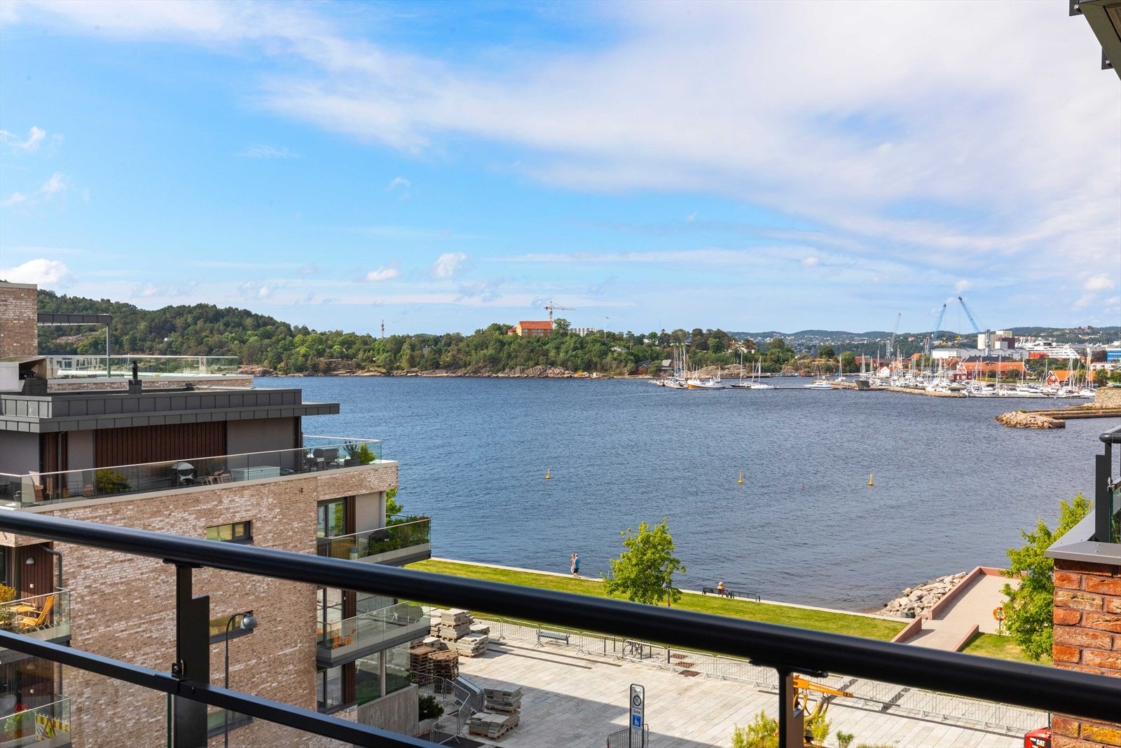 Det er fantastisk utsikt fra balkongen. Galleribilde