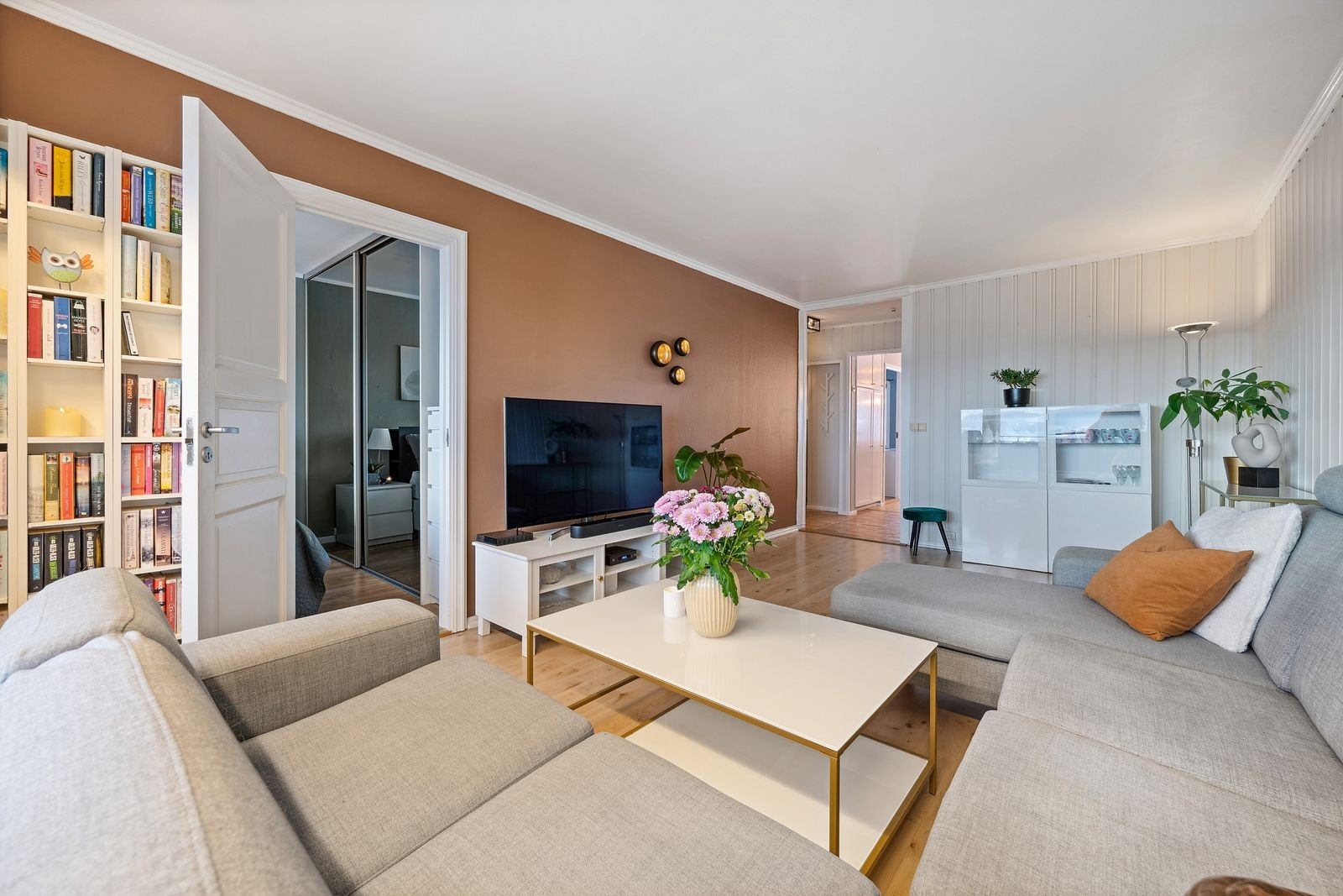 Fra stuen har man adkomst til hovedsoverommet. Galleribilde