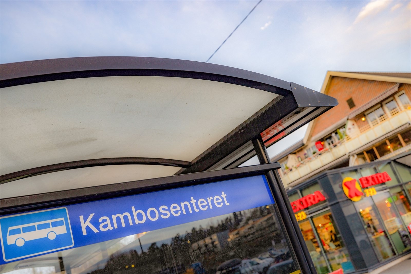 Leiligheten ligger nærme Kambo Senter, her tilbys en rekke butikker og servicetilbud som passer både små og stores behov Galleribilde