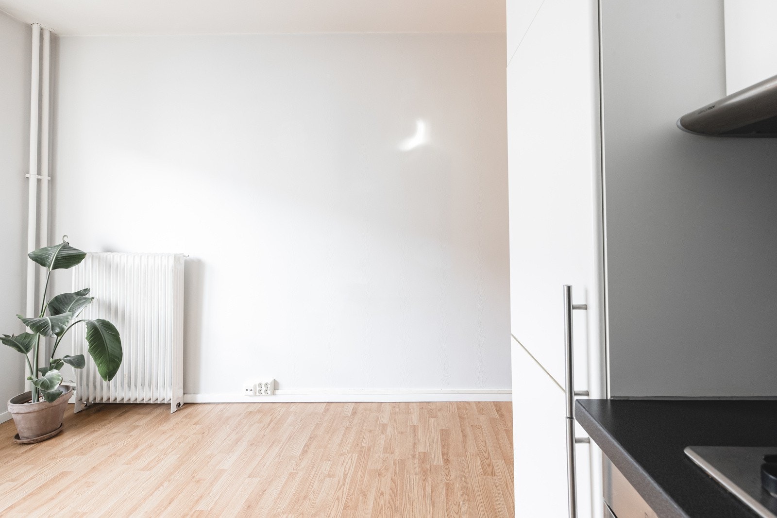 Fjernvarme, varmtvann, kabel-TV og bredbånd er inkludert i felleskostnader. Galleribilde