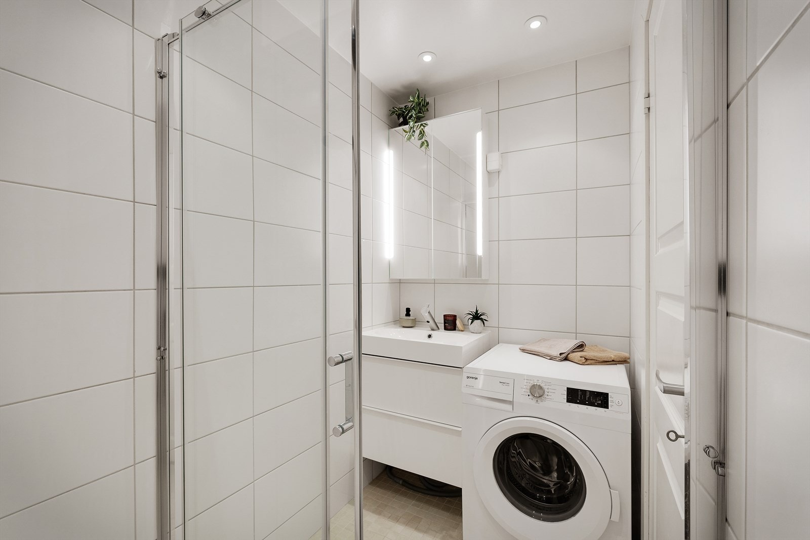 - Badet måler 2,9m² og har behagelig gulvvarme - Galleribilde