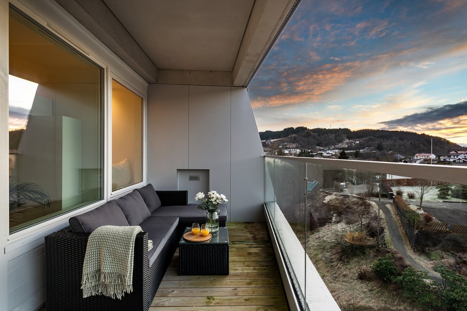 - En delikat 2-roms toppleilighet beliggende i et trivelig område med kort vei til det meste du skulle behøve i hverdagen - Galleribilde