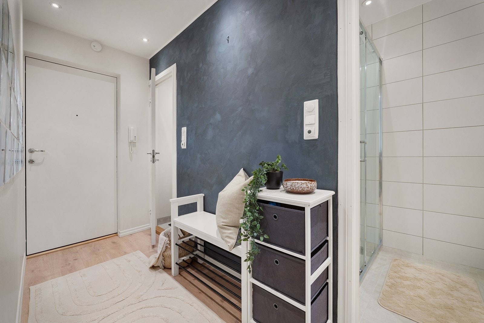 - Leiligheten disponerer en bod i underetasjen på 8,3m² - gull for ekstra oppbevaring(!) - Galleribilde