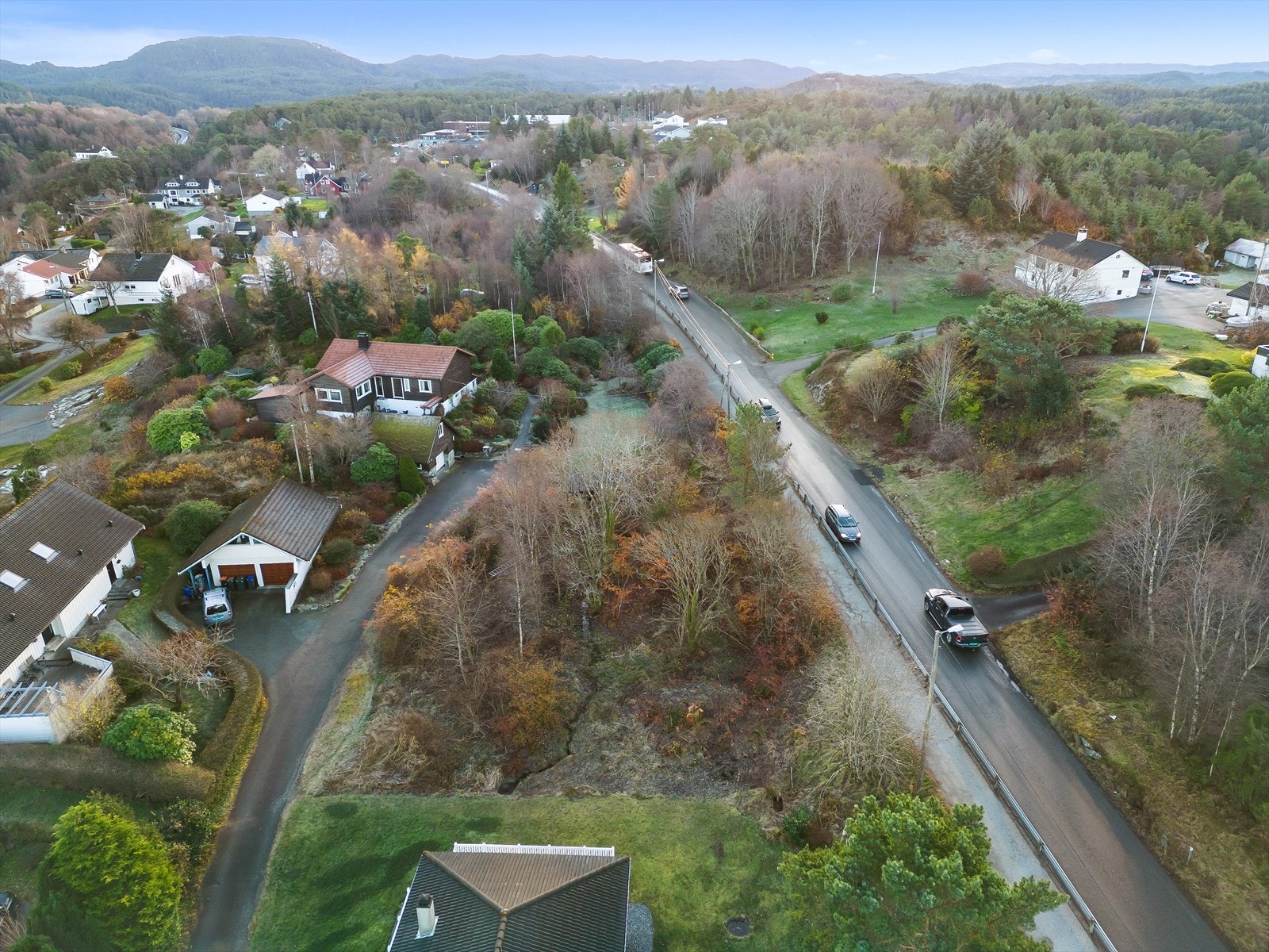 Denne tomten presenterer en sjanse til å realisere din drømmebolig i et idyllisk landskap. Galleribilde