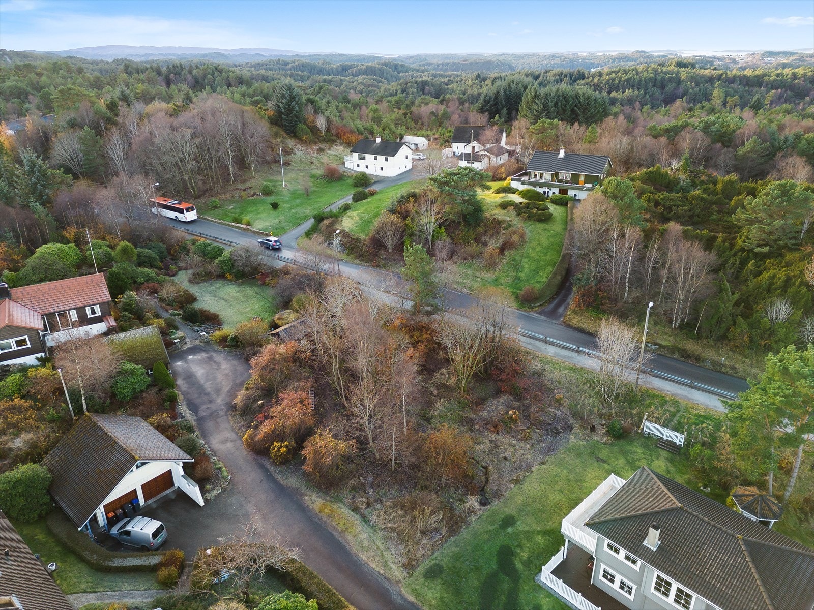 Tomt på 757 m². Tomten åpner opp for kreativt arkitektur, og kan enkelt tilpasses din livsstil. Galleribilde