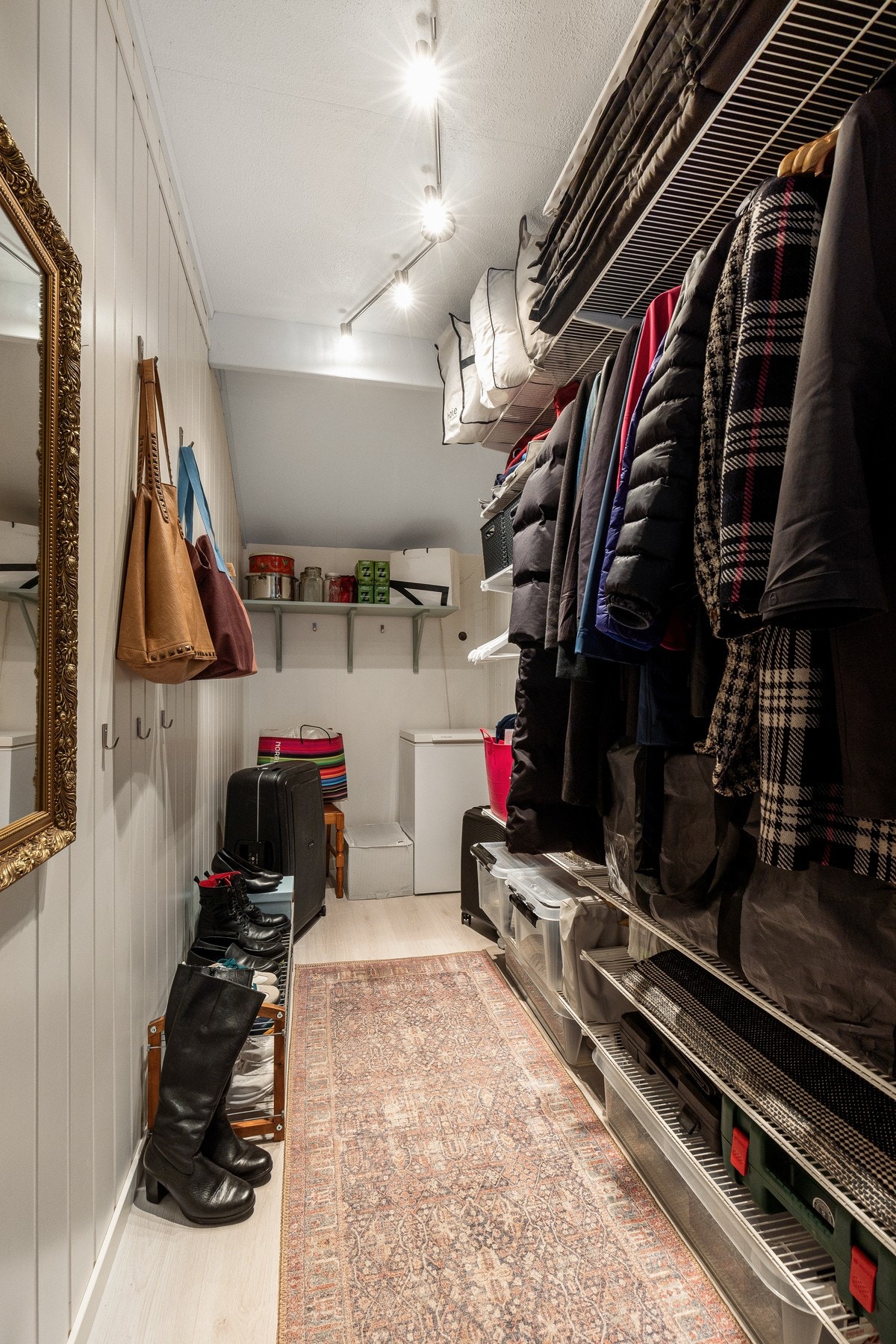 Utvendig bod som er innredet og har gode oppbevaringsmuligheter Galleribilde