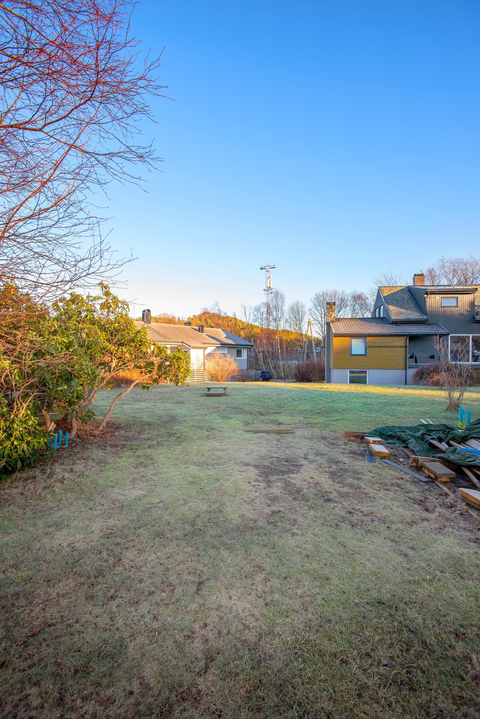 Herfra har du fantastiske muligheter til å utforske Ratvikvatnet med flotte stier. Galleribilde