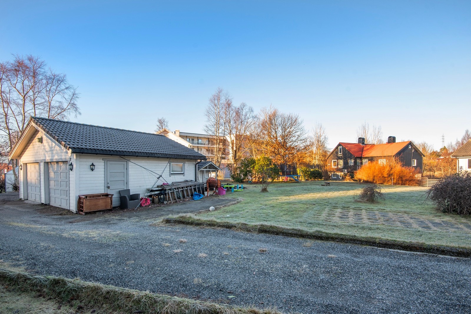 Tomten har en utnyttelsesgrad på opptil 35%, og fremstår som lett å opparbeide. Galleribilde