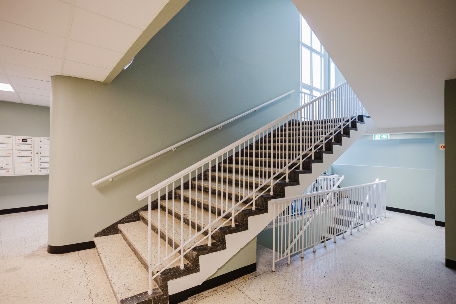 "Latinerskolen St. Hallvard skole" ble tegnet av arkitekt Halfdan Berle. Galleribilde