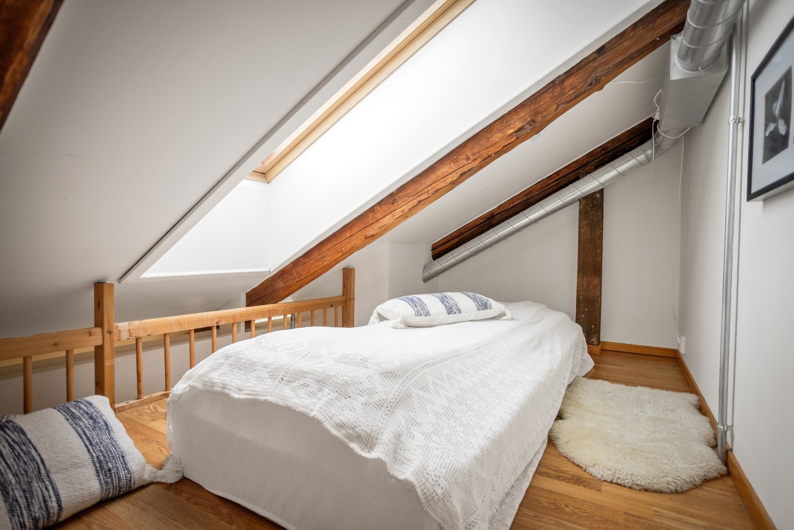 Hemsen har to takvinduer Galleribilde