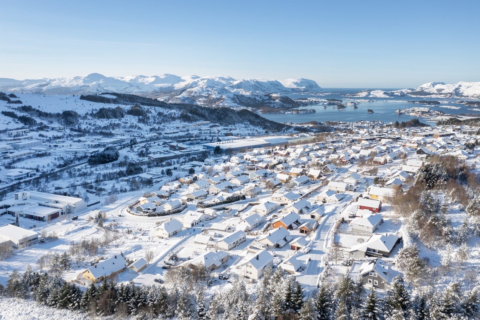 Tomten er beliggende i et etablert byggefelt Galleribilde