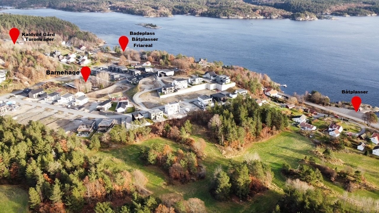 Høyåsen er et nyere boligfelt i øst for Lillesand sentrum. Kort vei til båtplasser, sjø, barnehage, turområder, m.m. Galleribilde