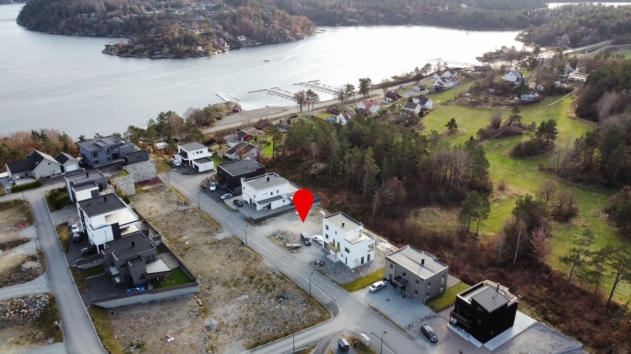 Nærhet til sjø og flere flotte turområder Galleribilde