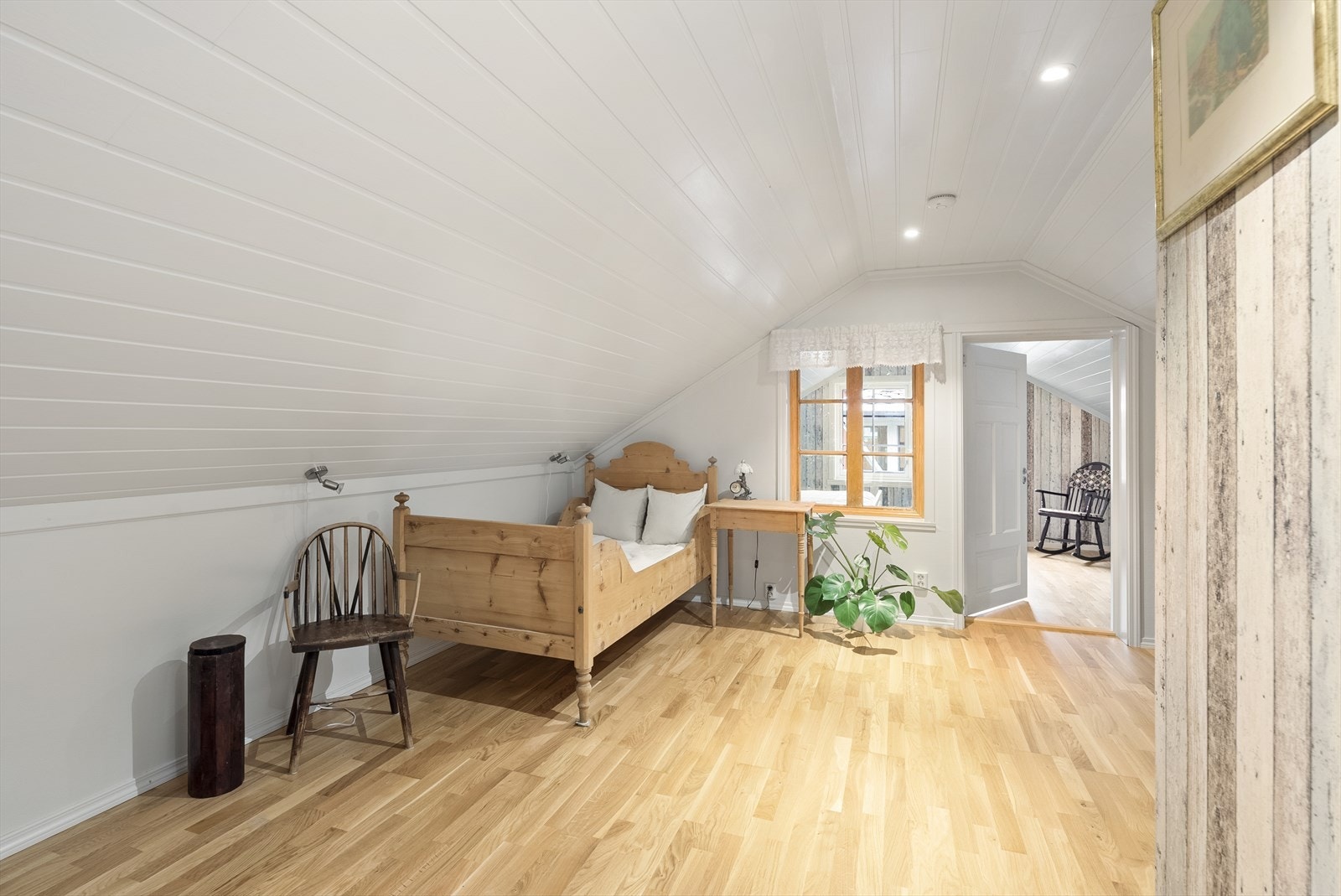 Opp trappen til loftet finner du fem gode soverom. Galleribilde