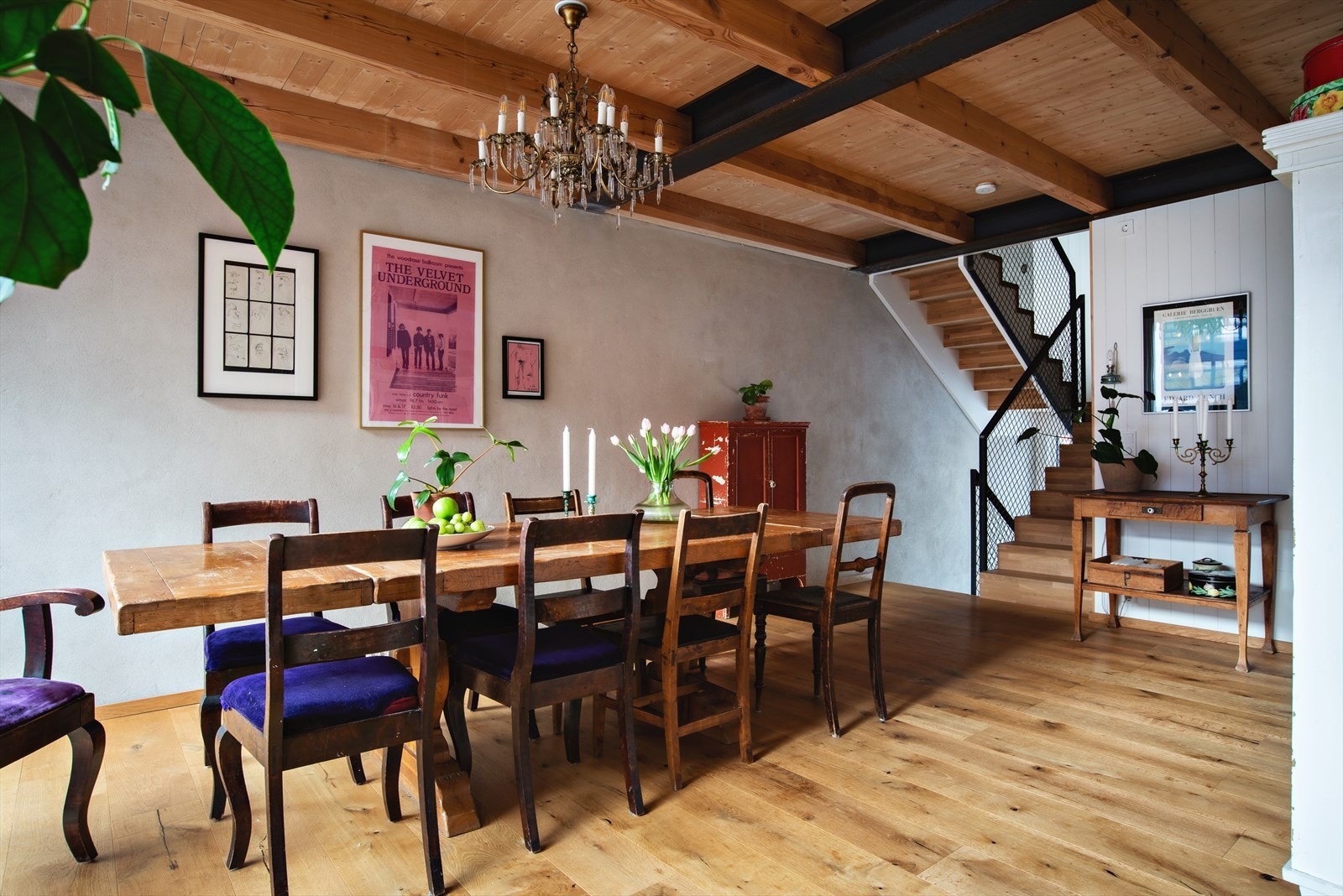 3. etasje består av spisestue, kjøkken, hovedsoverom og bad Galleribilde