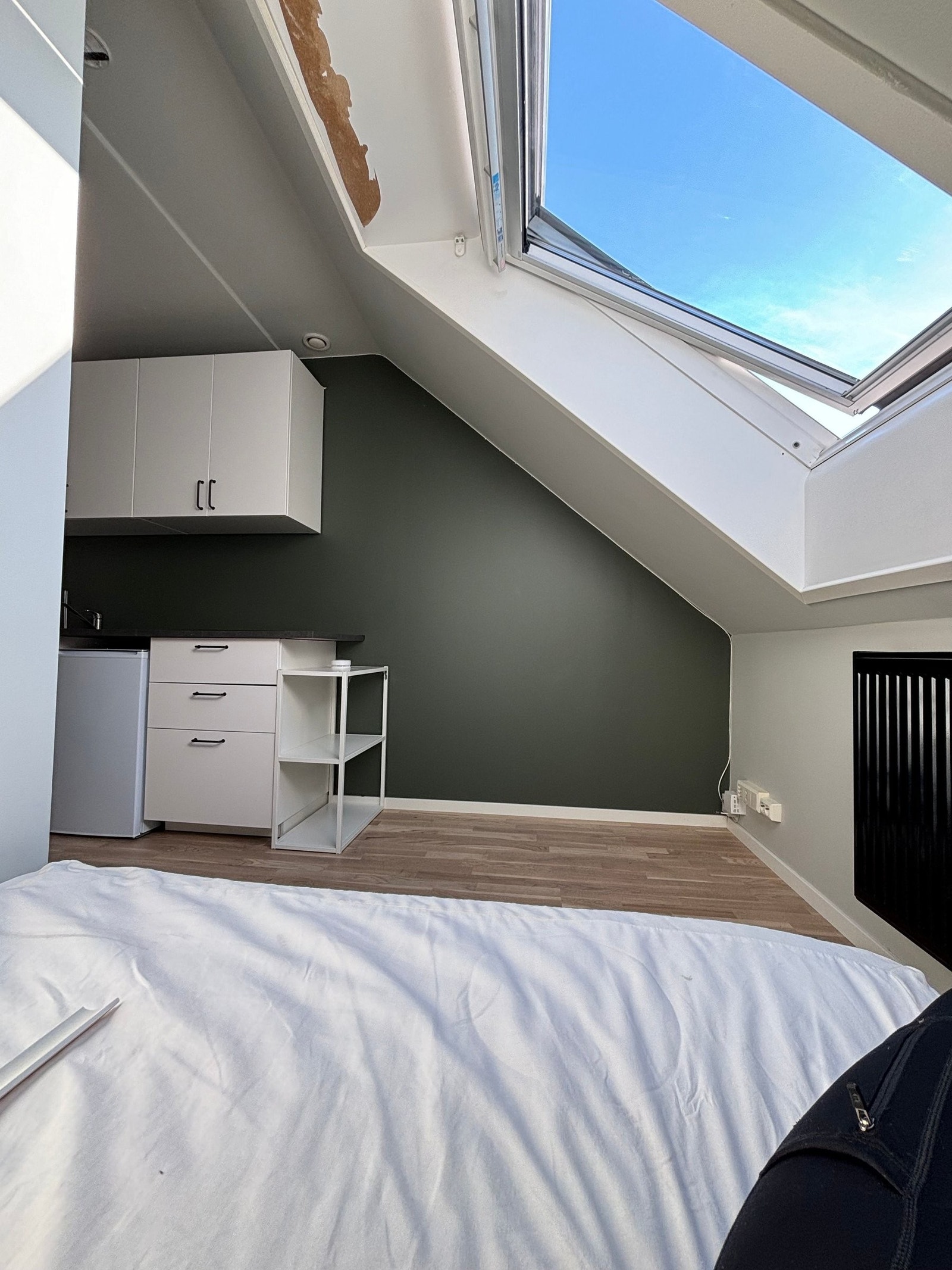 Innrammingen/foringen til vinduet er byttet i 2024. Se neste bilde. Galleribilde