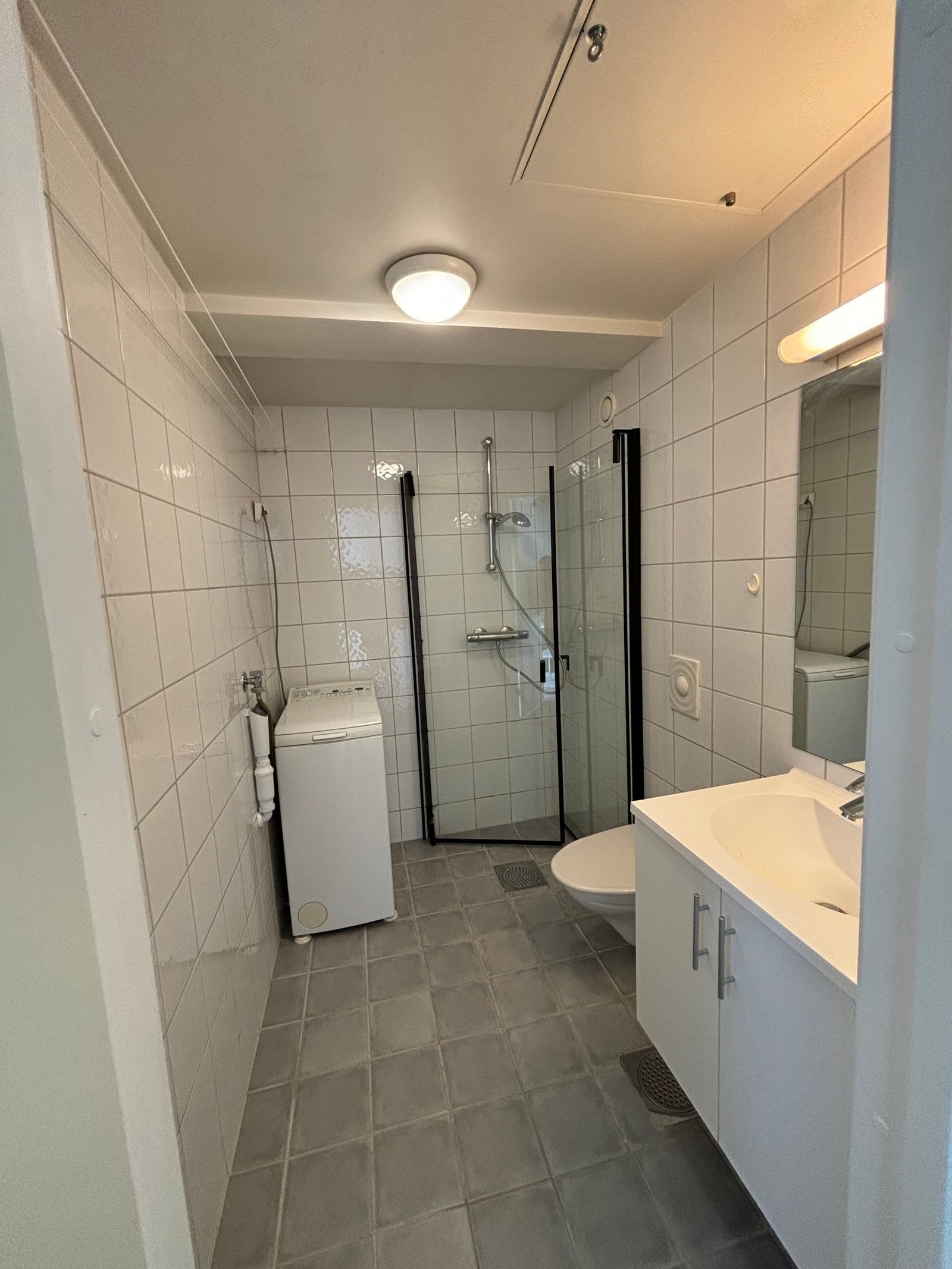 Plass til en liten men effektiv vaskemaskin. Galleribilde