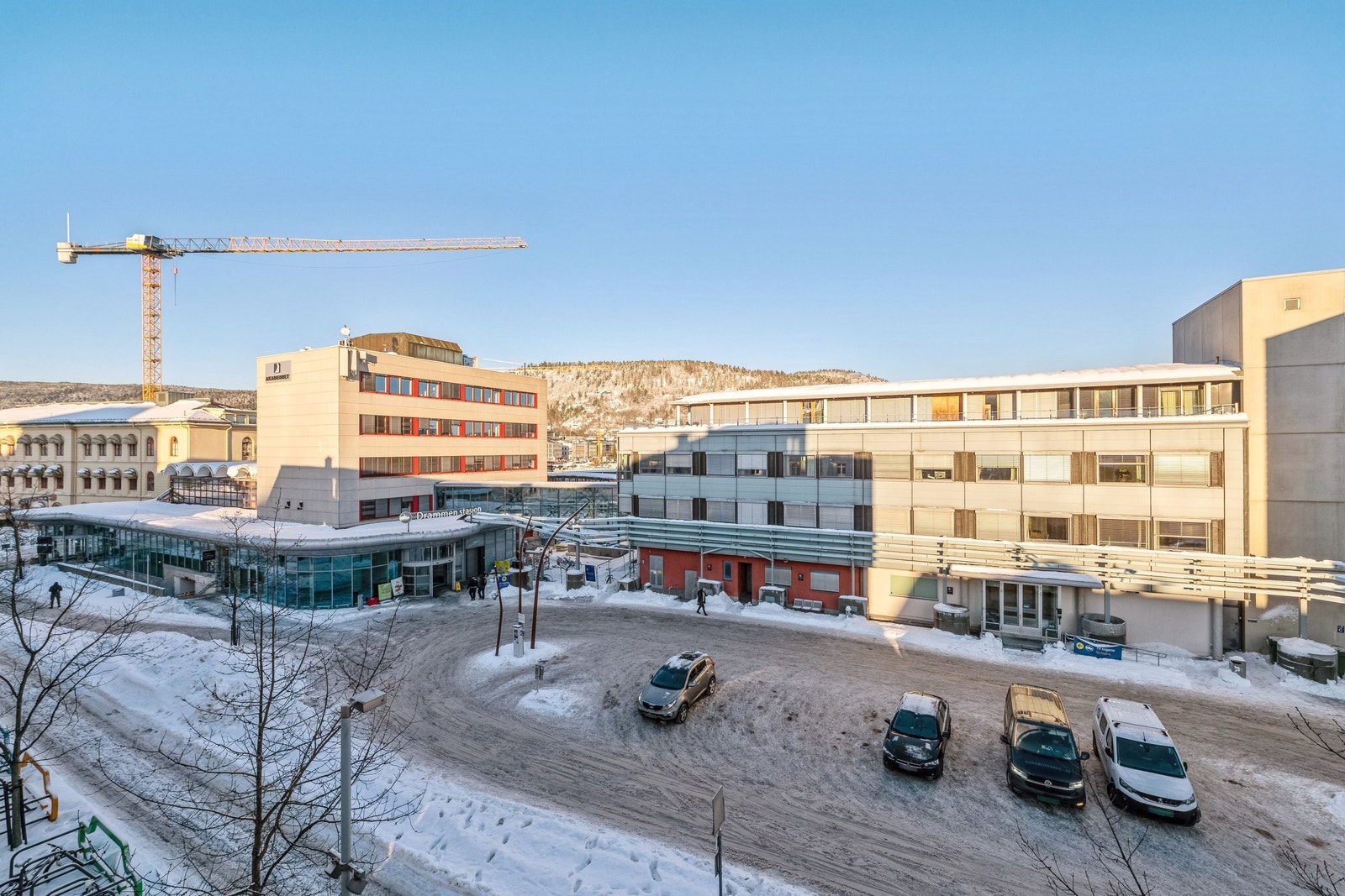 Her ser du ned på Drammen togstasjon. Galleribilde