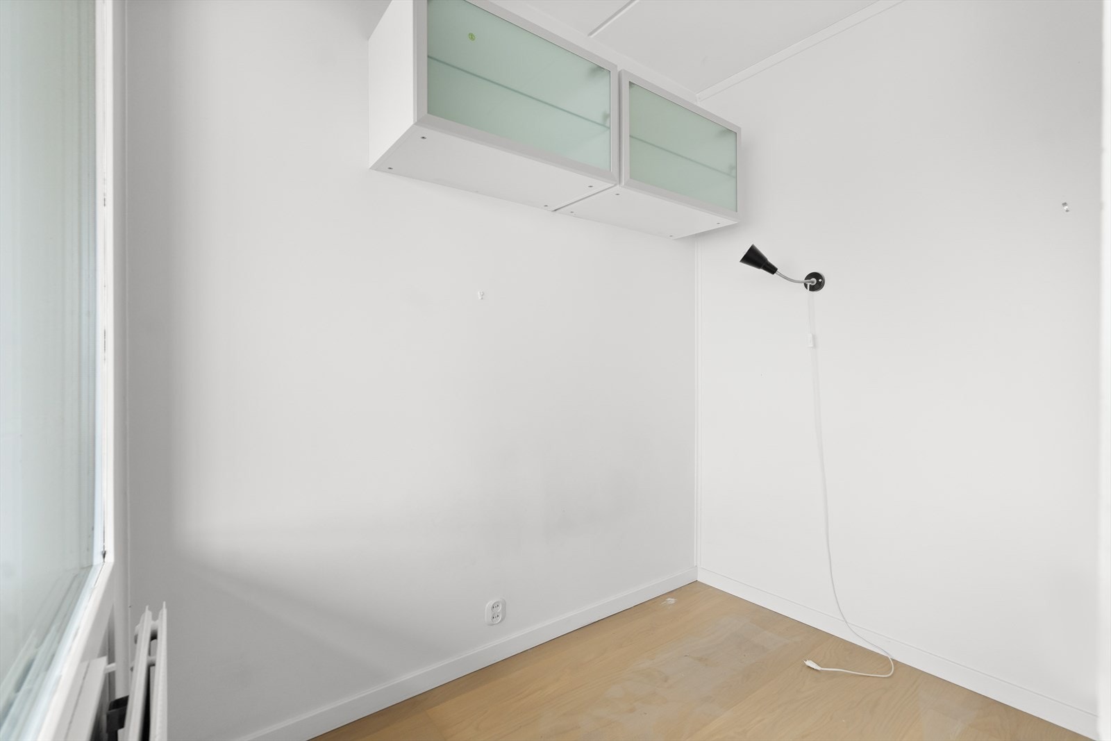 Fra stuen er det inngang til en alkove, som har plass til seng. Galleribilde