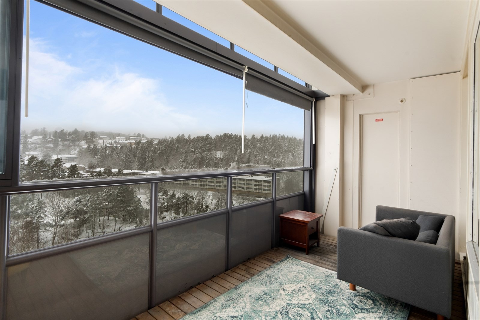 Uteplassen er på 10 m² og har god plass til sittegruppe. Galleribilde