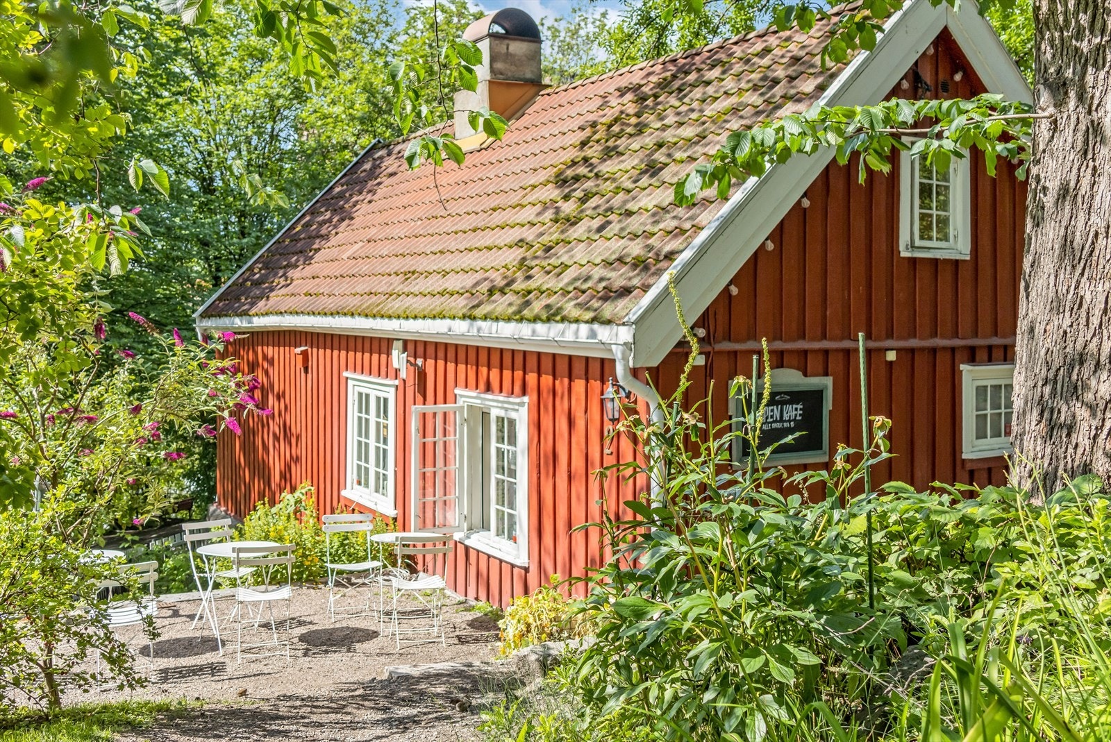 Hyggelige kaféer og spisesteder, som Anne på landet. Galleribilde