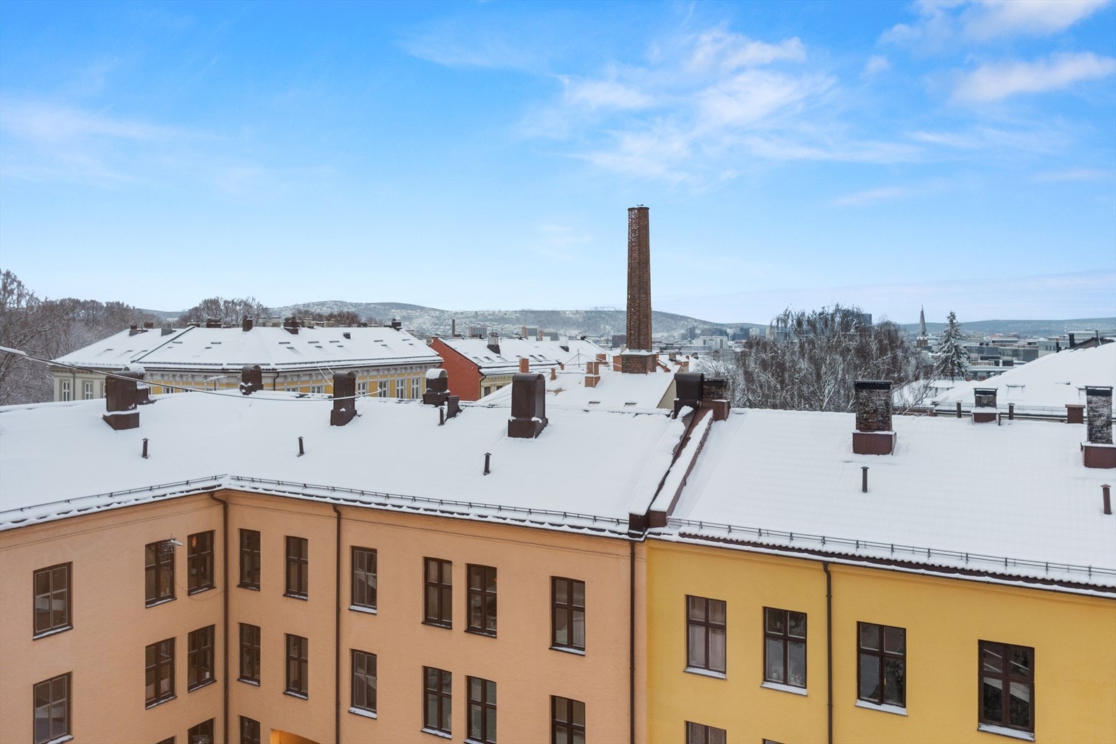Leiligheten ligger i byggets 5 etasje og har dermed et godt utsyn fra vinduene. Galleribilde