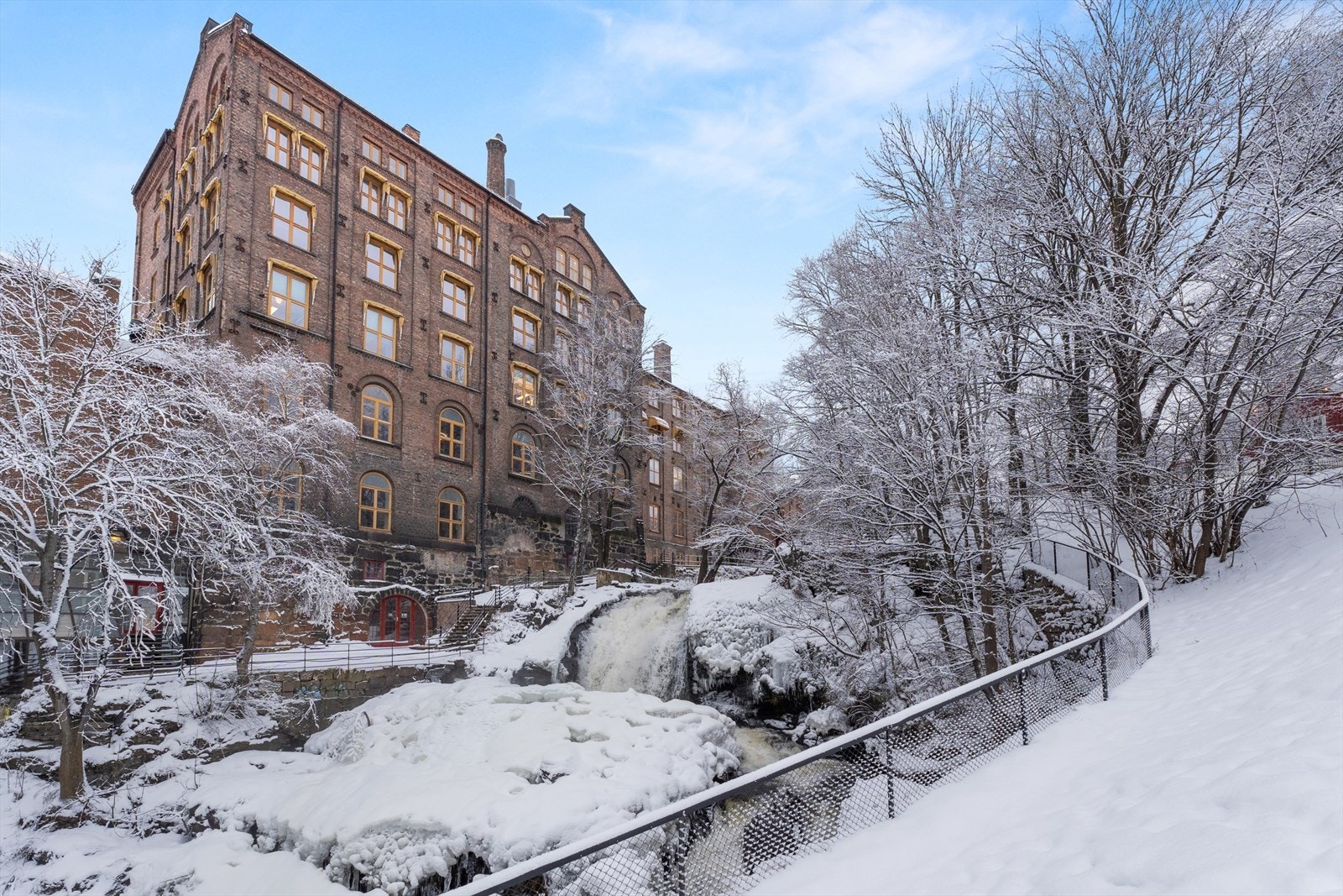 Det er kort vei til Akerselva, som byr på hyggelige turstier. Galleribilde