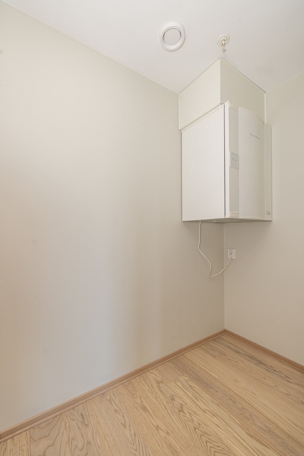 Tilliggende soverommet er det også en bod hvor det er oppbevaringsmuligheter. Galleribilde