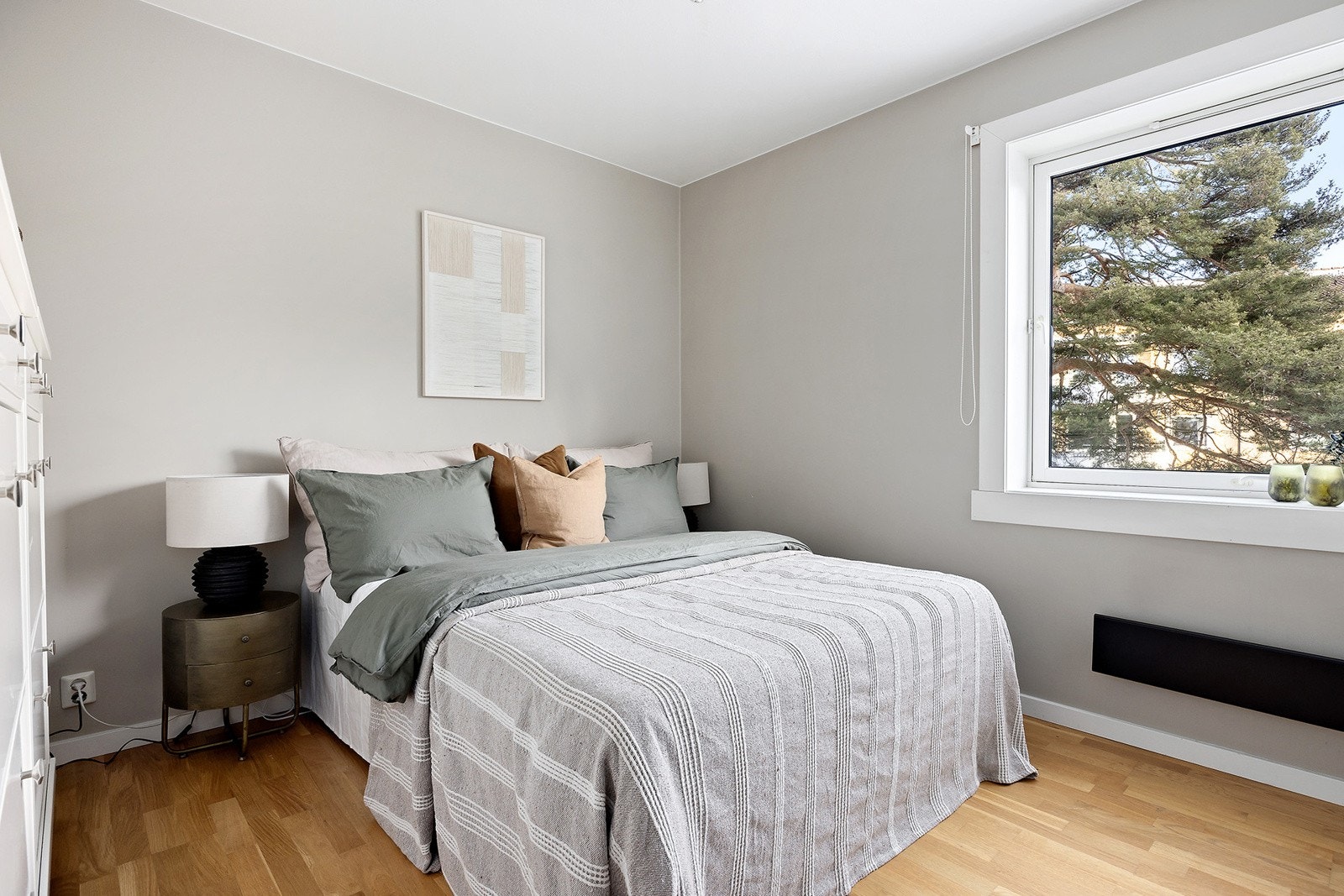 Hovedsoverom med god plass til dobbeltseng Galleribilde