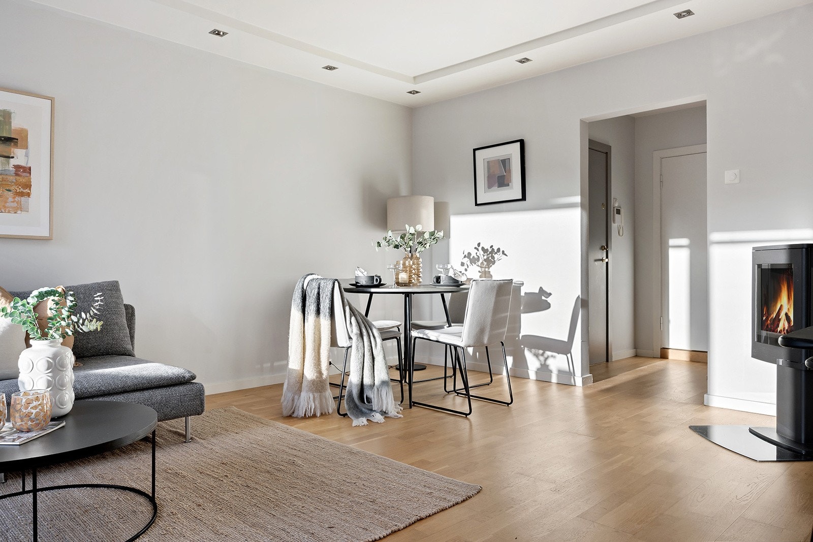 Stue med plass til spisestuebord Galleribilde