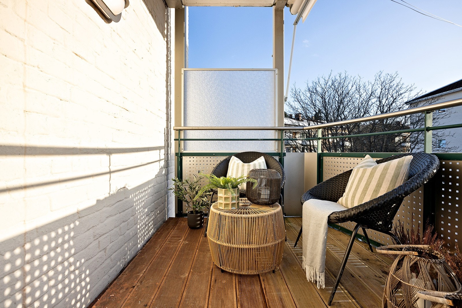 Balkongen har gode solforhold Galleribilde