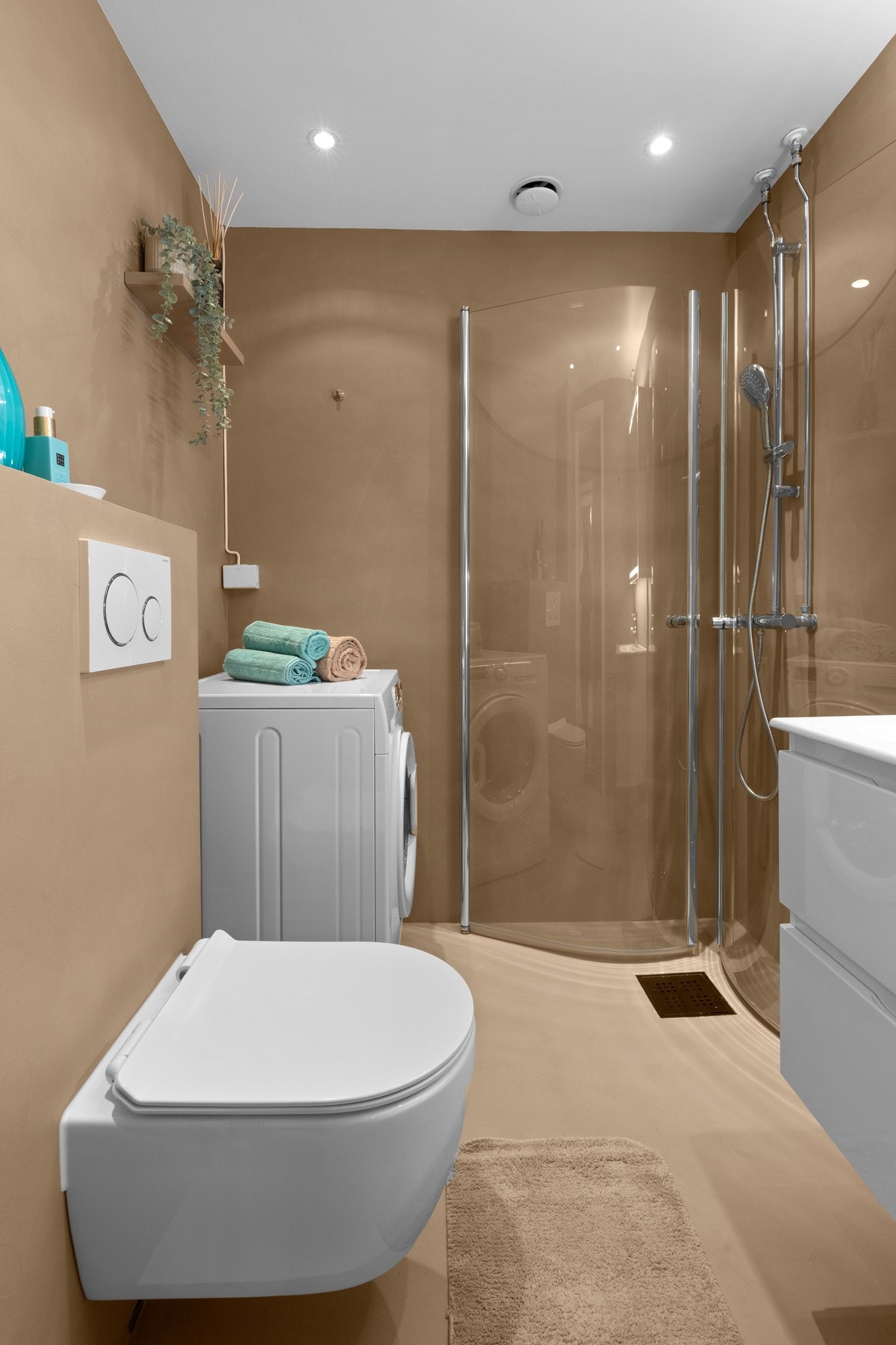 Badet ble opprinnelig renovert i regi av borettslaget i 2007, med overflatearbeider og oppgraderinger utført i 2024. Galleribilde