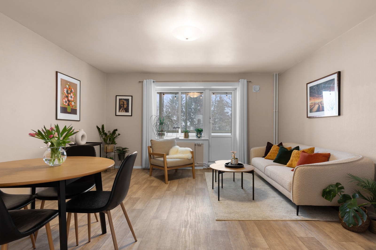 Houssam Ben Zrelli v/EIE eiendomsmegling har gleden av å presentere Kalbakkslyngen 24 - en moderne og lekker 3-roms med sentral beliggenhet på Kalbakken. Galleribilde