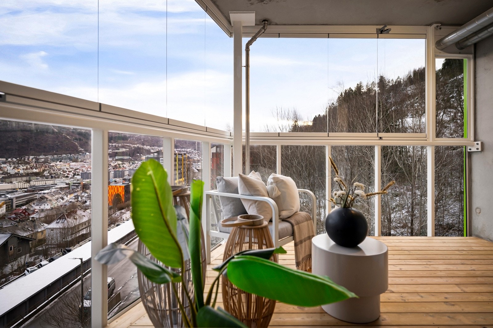 Her er det både plass til en sittegruppe og øvrig utemøblement. Galleribilde