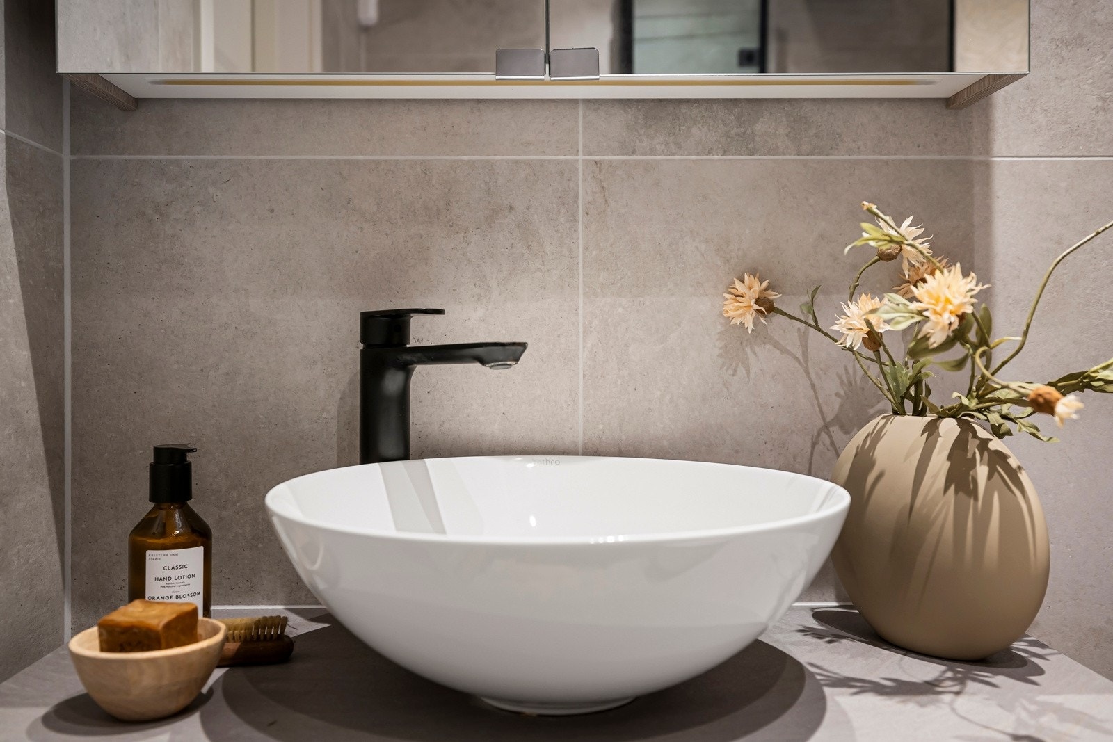 Rommet er helfliset og har varmekabler i gulvet. Galleribilde