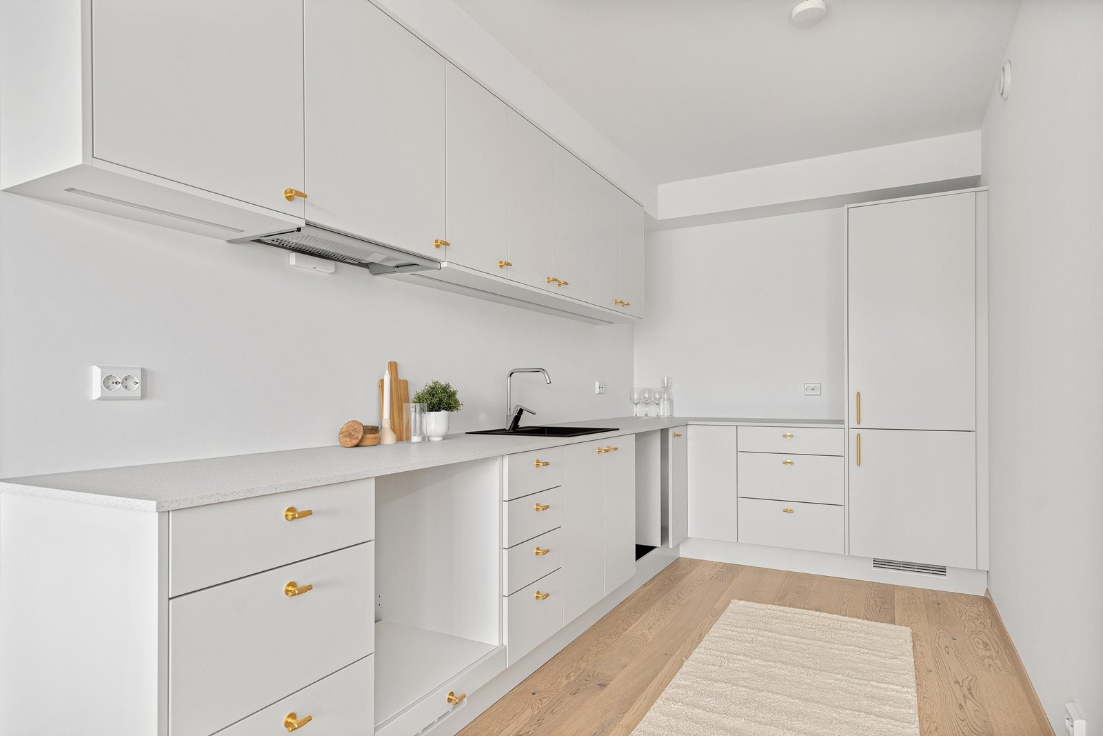 Kjøkkenet er levert fra Strai, og er oppgradert iht. leveransebeskrivelse. Galleribilde