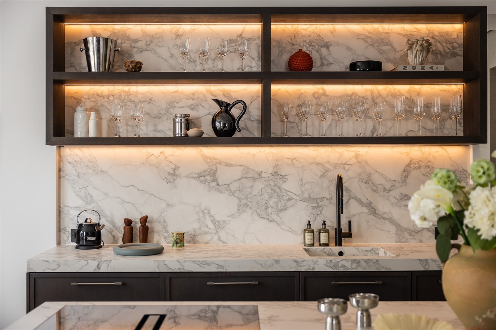 Ellingard Collection har bygd benkeplatene - All belysning er levert av SML Lighting med Bronse som tema Galleribilde