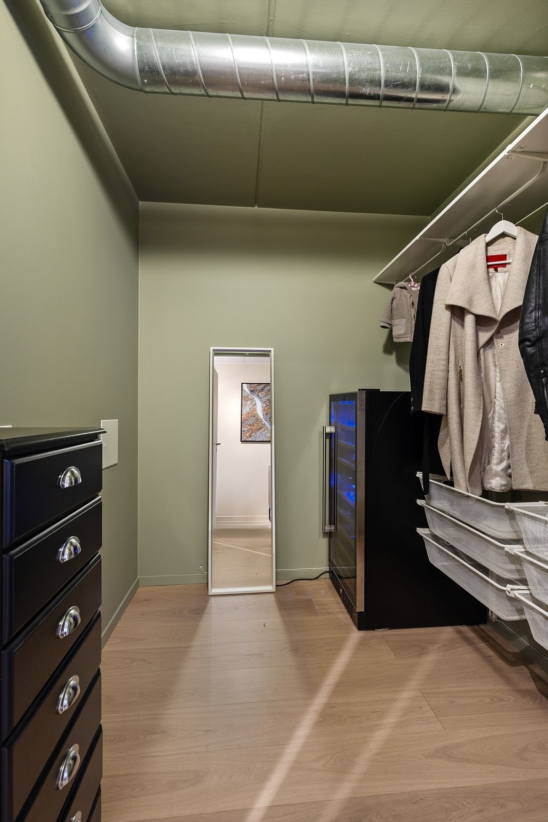 I entréen er det en praktisk bod for ytterligere oppbevaringsplass. Galleribilde