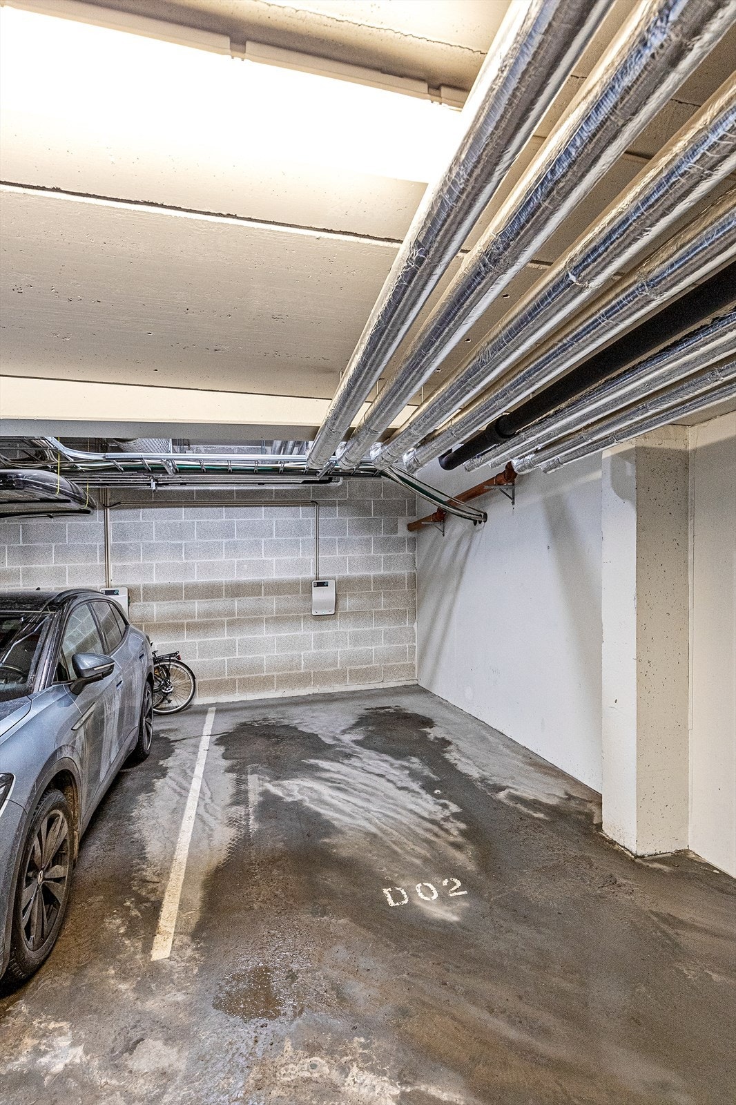 Garasjeplass med montert ladeboks i eget garasjesameie medfølger salget. Galleribilde