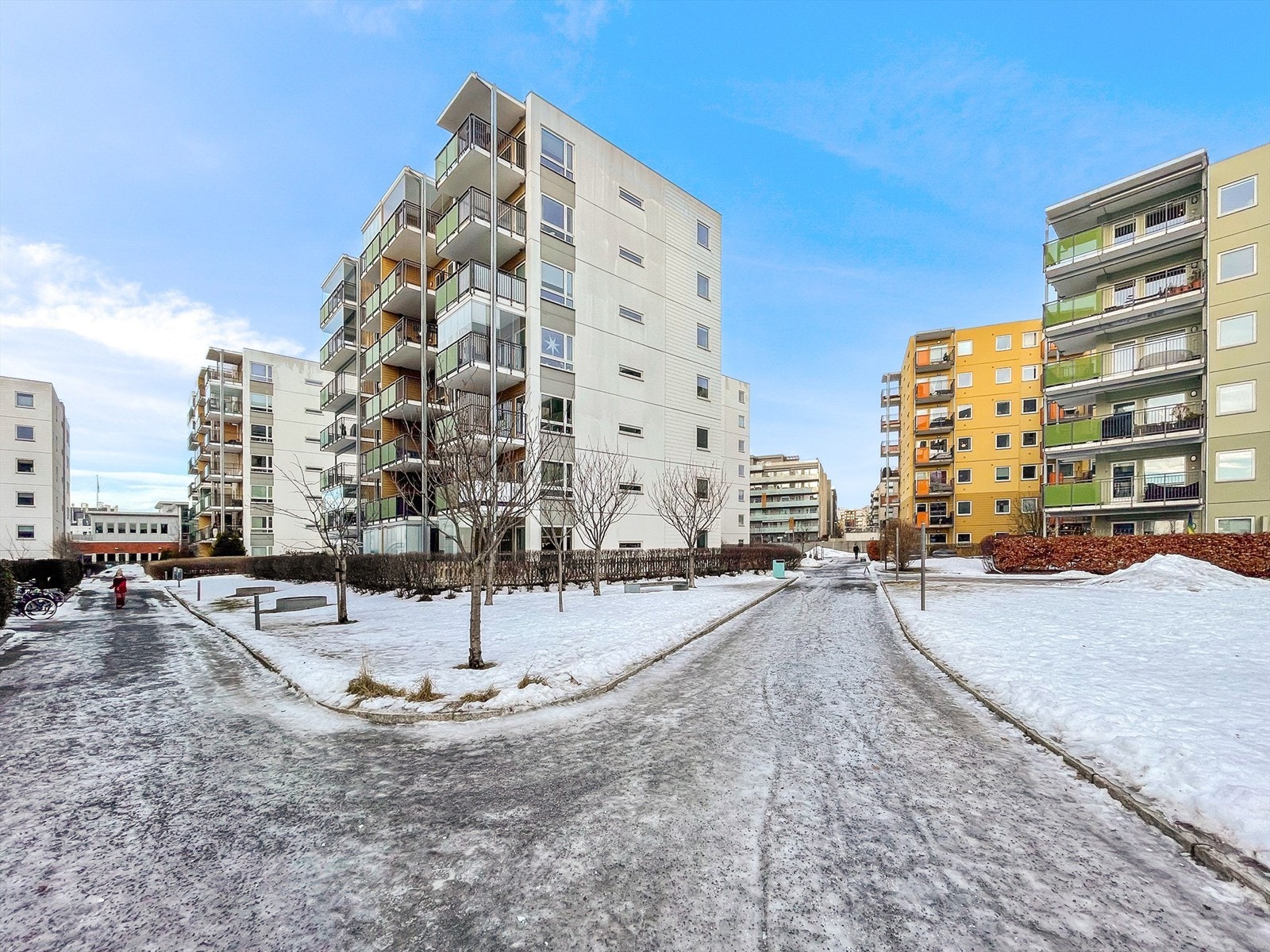 Boligens fasade. Byggene ble ferdigstilt i 2013 og holder høy standard. Galleribilde