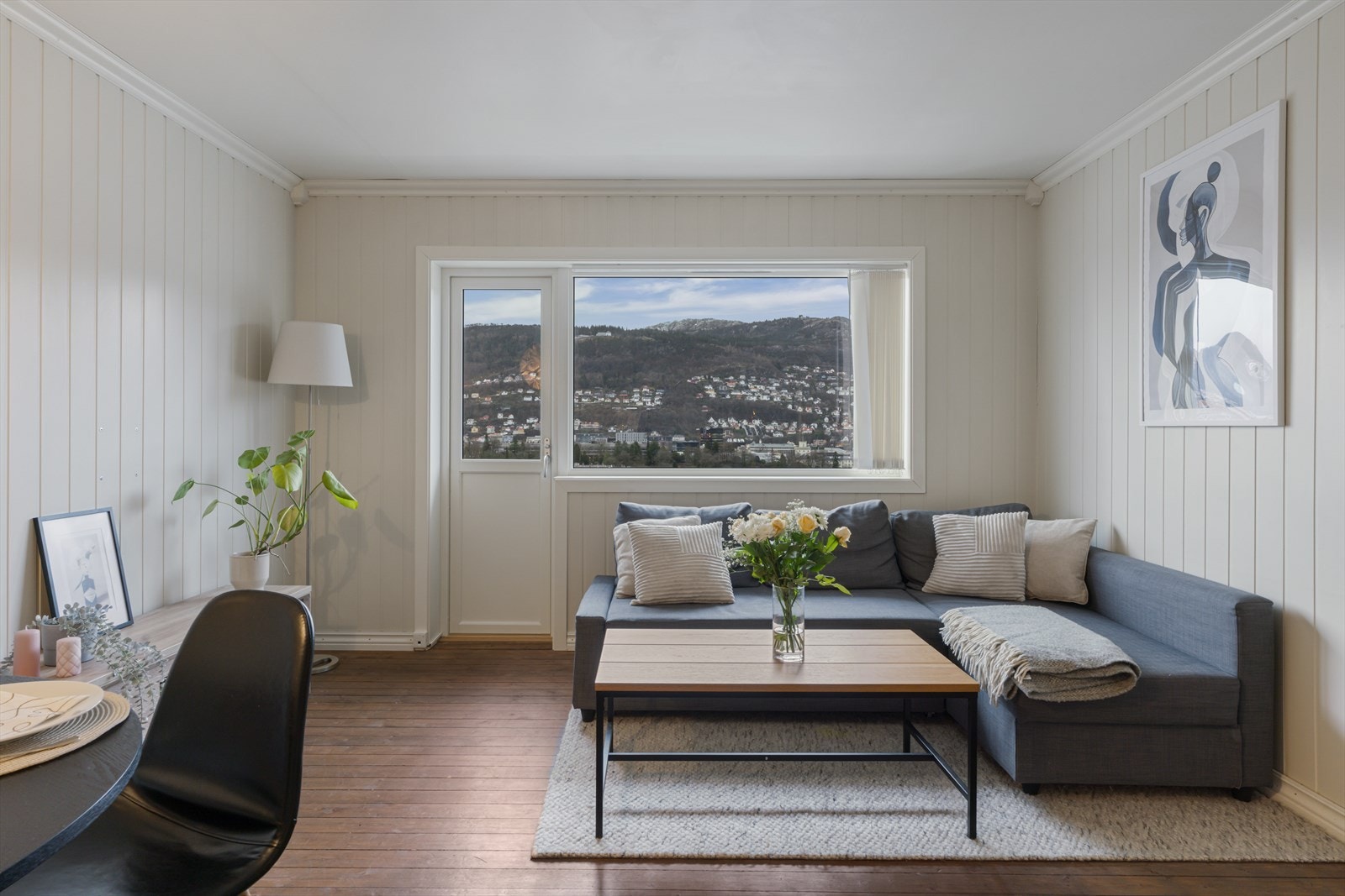 - Balkongen har direkte utgang fra stuen - Galleribilde