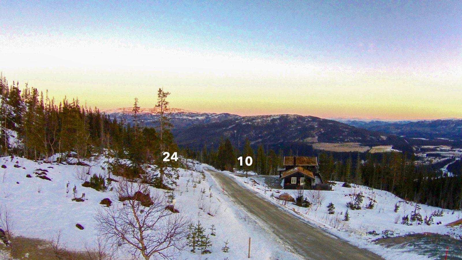 Mot nord og tomtene helt øverst i Bjørgåa og Saulivegen Galleribilde