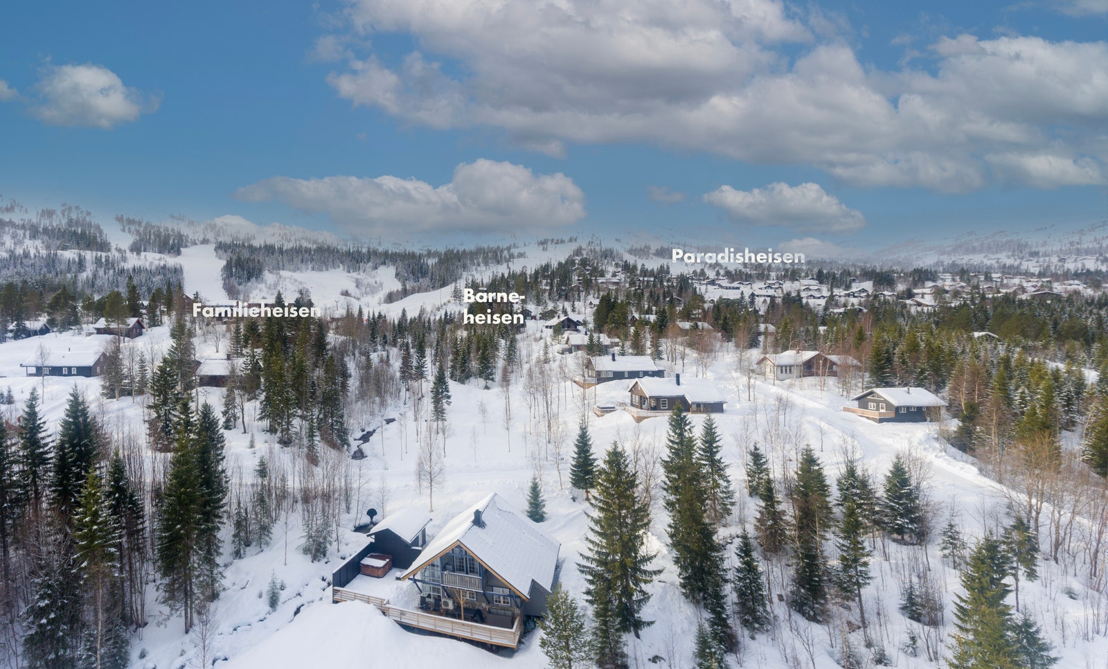 Mot vest med Familieheisen og Barneheisen i toppen av bakken Galleribilde